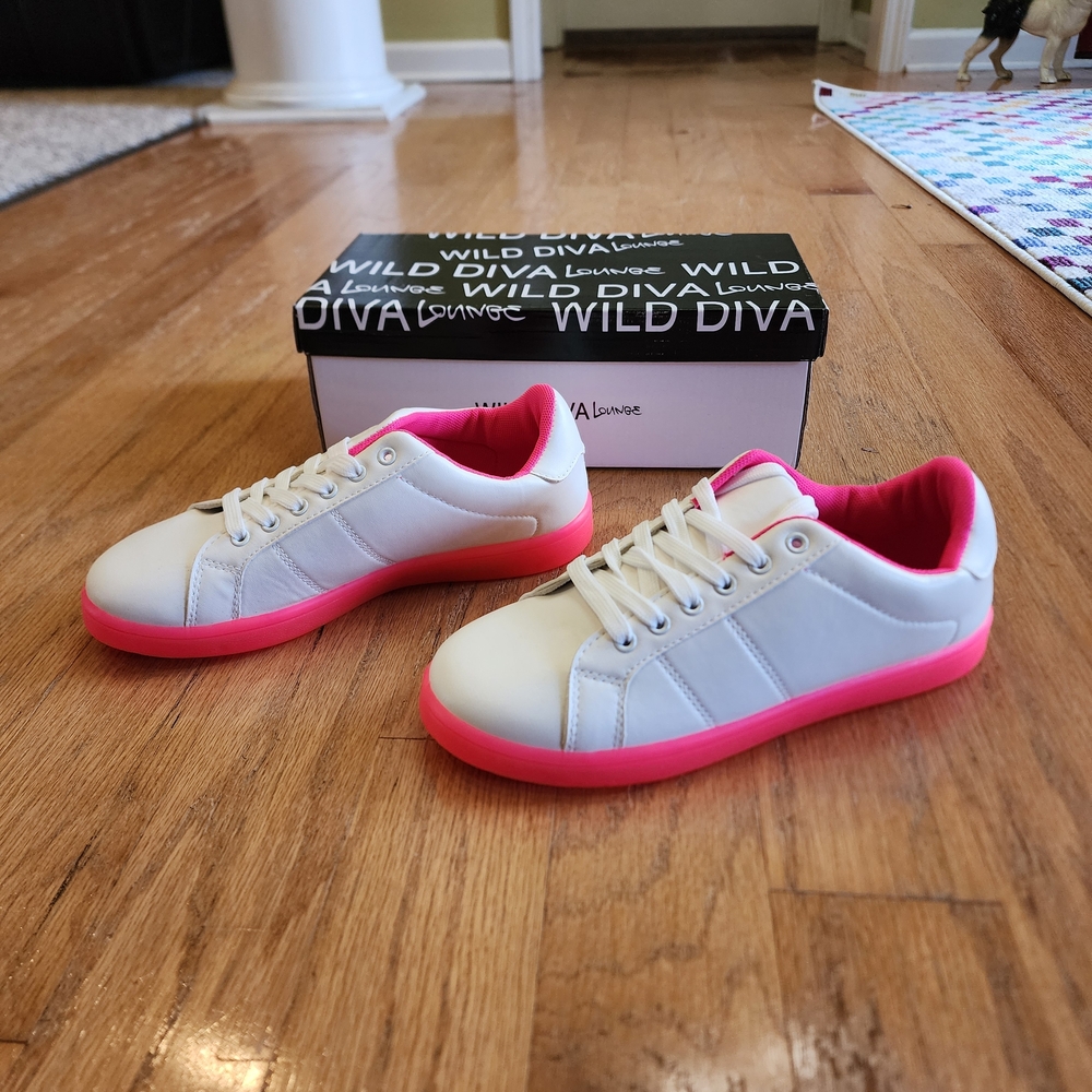 NIB Wild Diva Women's 6.5 White and Neon Pink Sneakers